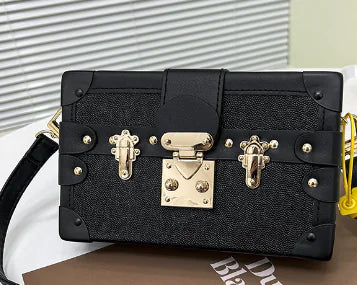 Trendy Women's Chain Crossbody Bag - 2020 Style